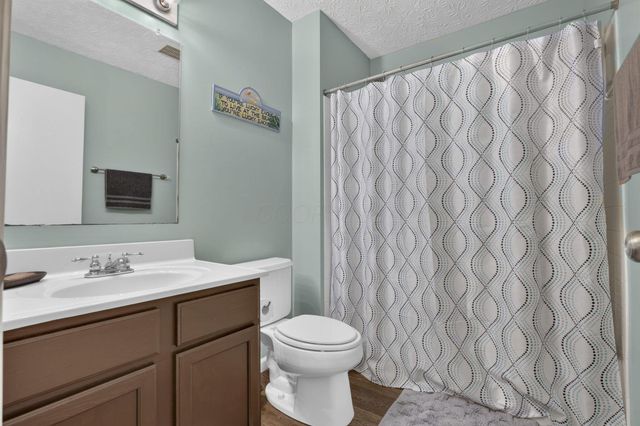 1563 Mallard Circle W, Newark, OH 43055