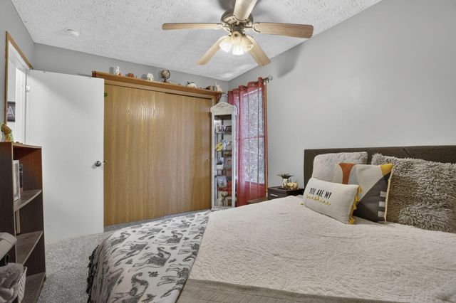 1563 Mallard Circle W, Newark, OH 43055