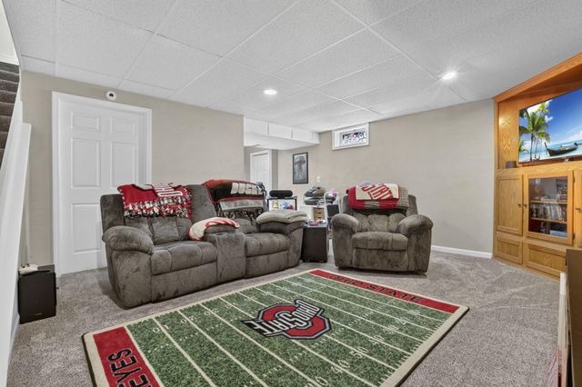 1563 Mallard Circle W, Newark, OH 43055