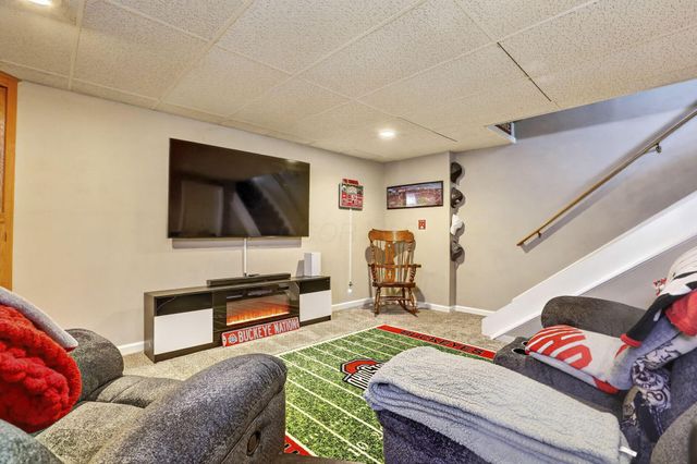 1563 Mallard Circle W, Newark, OH 43055