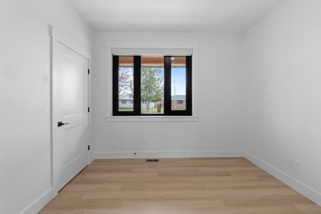 8305 E Maringo Dr, Spokane, WA 99212