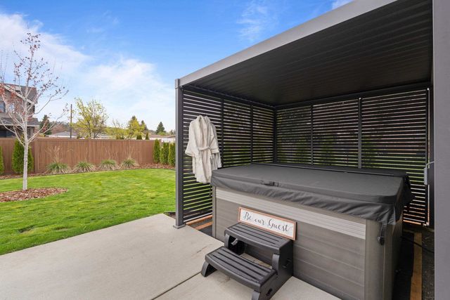 8305 E Maringo Dr, Spokane, WA 99212