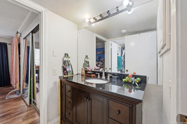 6405 Honey HL, San Antonio, TX 78229
