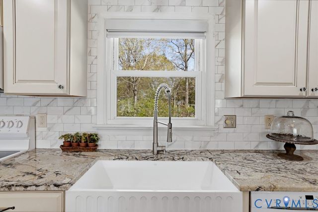 2831 Delfin Rd, Midlothian, VA 23112