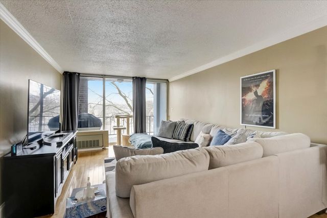 1043 S YORK Road 207, Bensenville, IL 60106