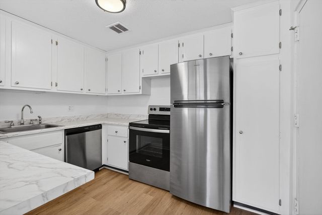A1 Colonial Dr 10, Andover, MA 01810