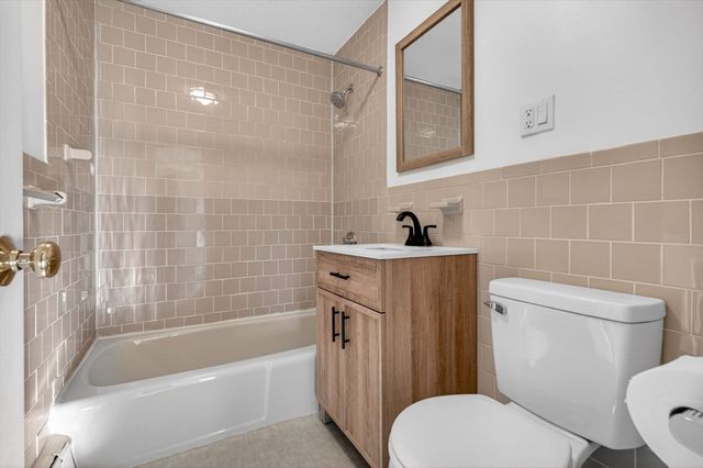 A1 Colonial Dr 10, Andover, MA 01810