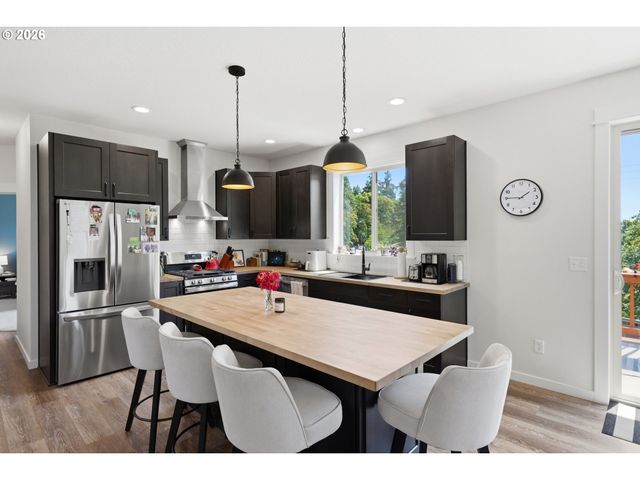 35580 ELK MEADOWS Dr, St Helens, OR 97051