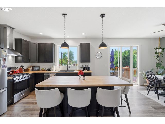 35580 ELK MEADOWS Dr, St Helens, OR 97051