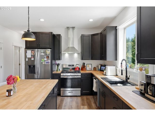 35580 ELK MEADOWS Dr, St Helens, OR 97051