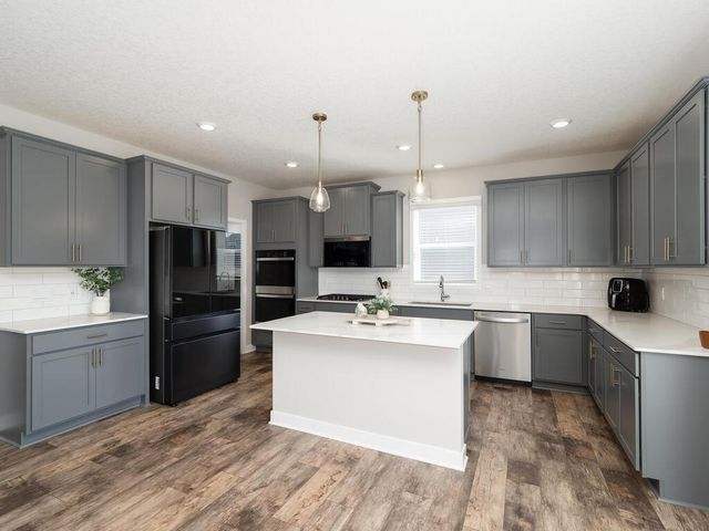 10691 Bent Pine Lane, Woodbury, MN 55129