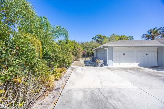 6574 Trail BLVD, Naples, FL 34108