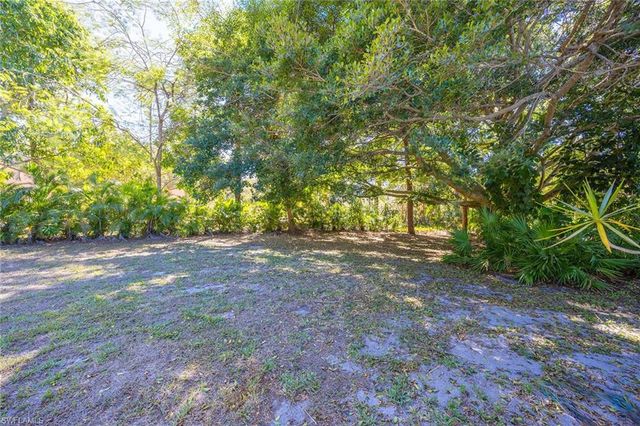 6574 Trail BLVD, Naples, FL 34108