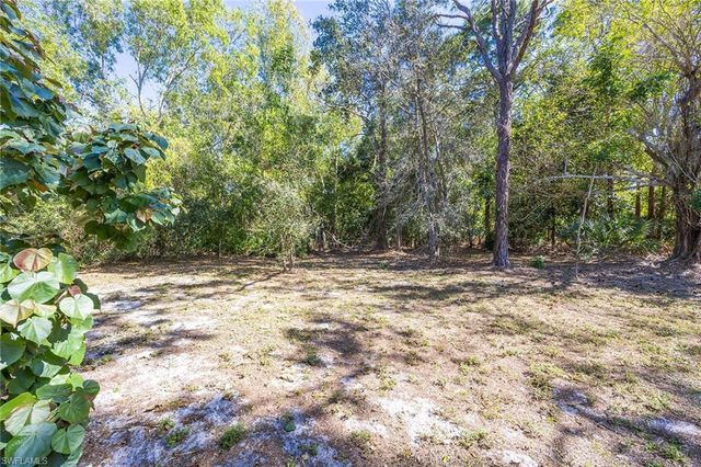 6574 Trail BLVD, Naples, FL 34108