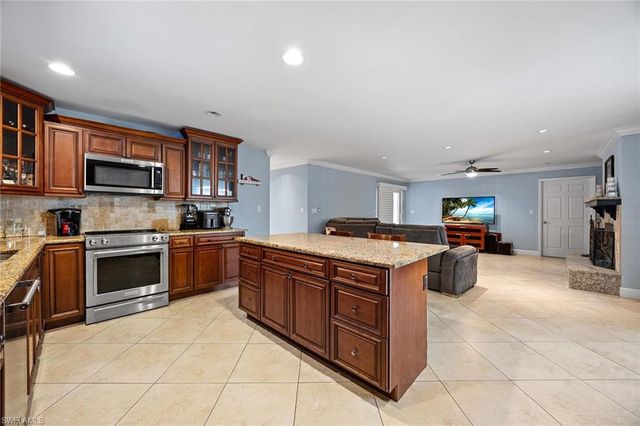 6574 Trail BLVD, Naples, FL 34108