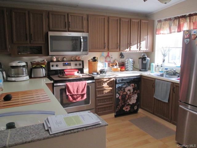 130 Village Circle W, Manorville, NY 11949