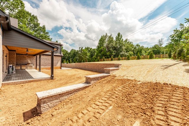 800 Bowling Branch Rd, Cottontown, TN 37048