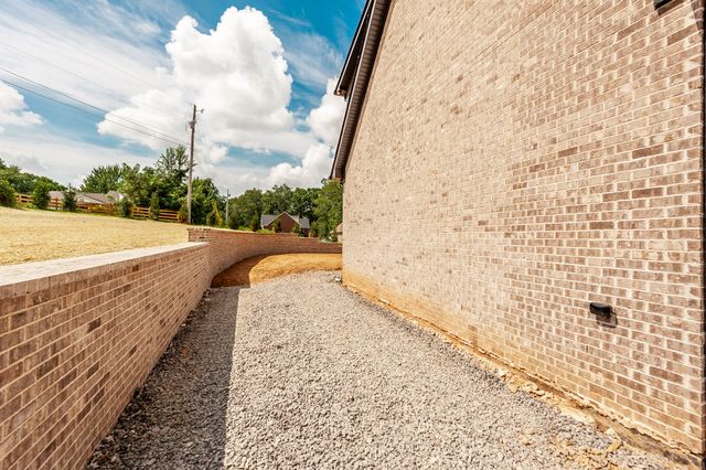 800 Bowling Branch Rd, Cottontown, TN 37048