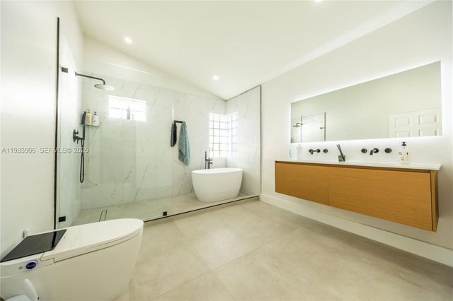 930 NW 197th Ave, Pembroke Pines, FL 33029