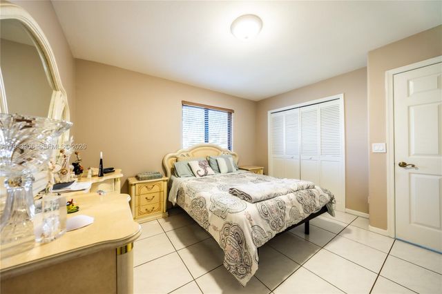 930 NW 197th Ave, Pembroke Pines, FL 33029