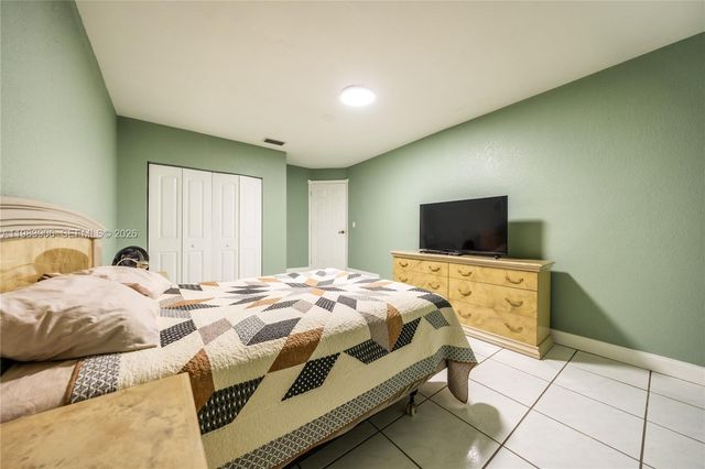 930 NW 197th Ave, Pembroke Pines, FL 33029