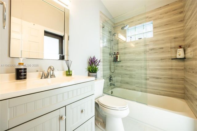 930 NW 197th Ave, Pembroke Pines, FL 33029