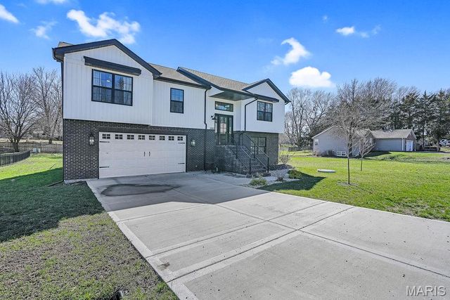 1080 Barbados Drive, Edwardsville, IL 62025