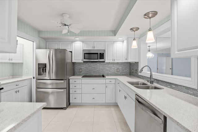 1903 Bay Road 206, Vero Beach, FL 32963