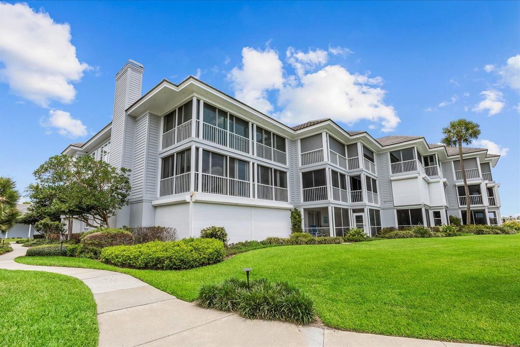1903 Bay Road 206, Vero Beach, FL 32963