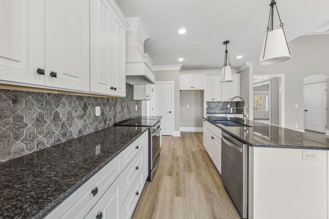 1675 Sulphur College Rd, Hartsville, TN 37074