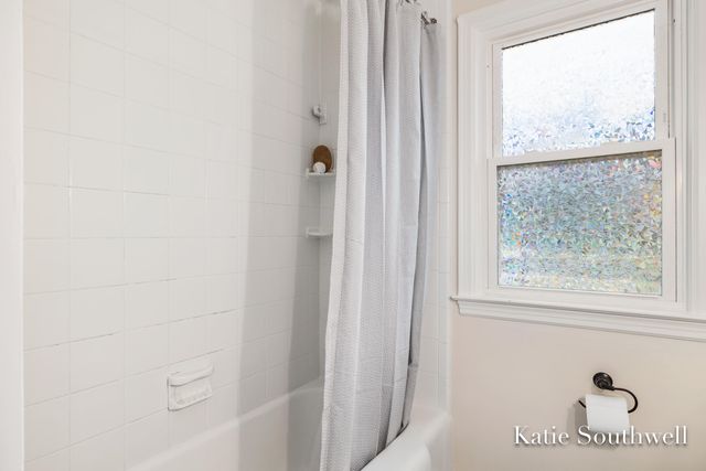 2610 Albert Drive SE, Grand Rapids, MI 49506