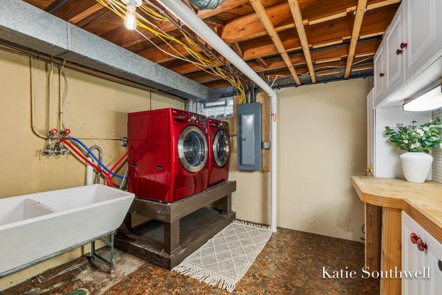 2610 Albert Drive SE, Grand Rapids, MI 49506