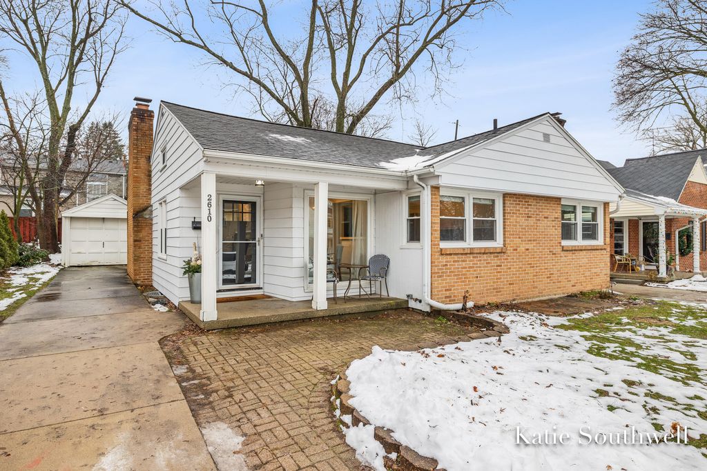 2610 Albert Drive SE, Grand Rapids, MI 49506