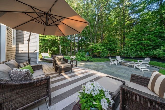 23 Longwood Dr, Hopkinton, MA 01748