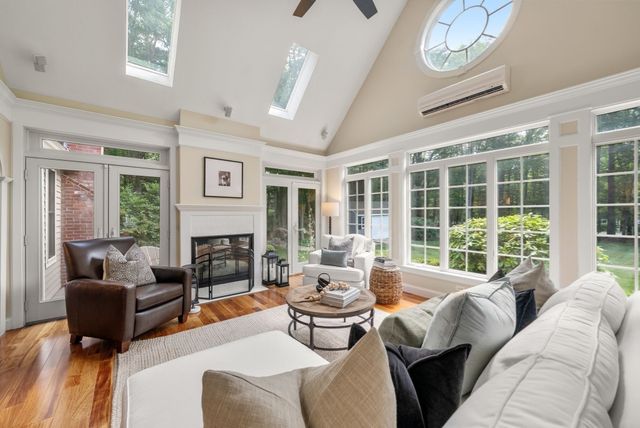 23 Longwood Dr, Hopkinton, MA 01748