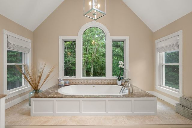 23 Longwood Dr, Hopkinton, MA 01748