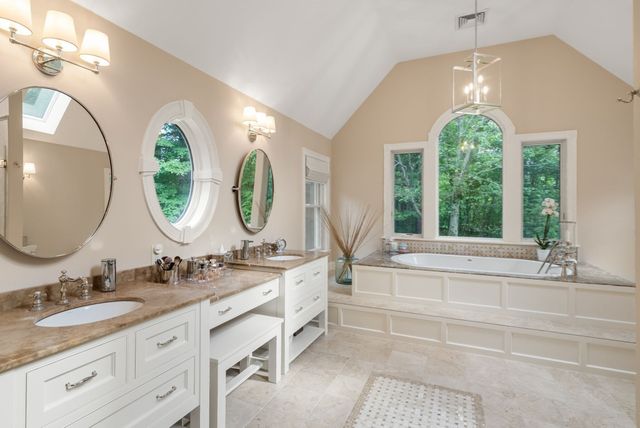 23 Longwood Dr, Hopkinton, MA 01748