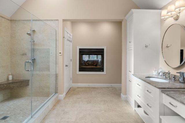 23 Longwood Dr, Hopkinton, MA 01748