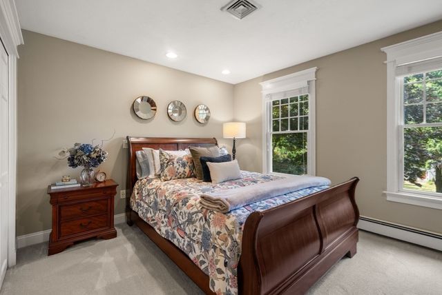 23 Longwood Dr, Hopkinton, MA 01748