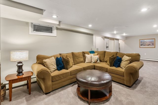 23 Longwood Dr, Hopkinton, MA 01748