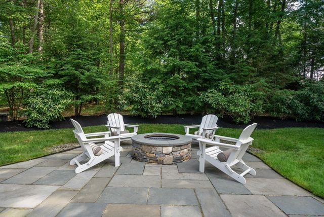 23 Longwood Dr, Hopkinton, MA 01748