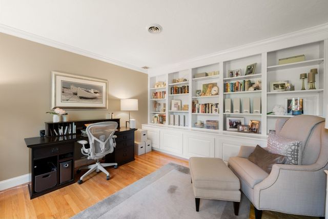 23 Longwood Dr, Hopkinton, MA 01748