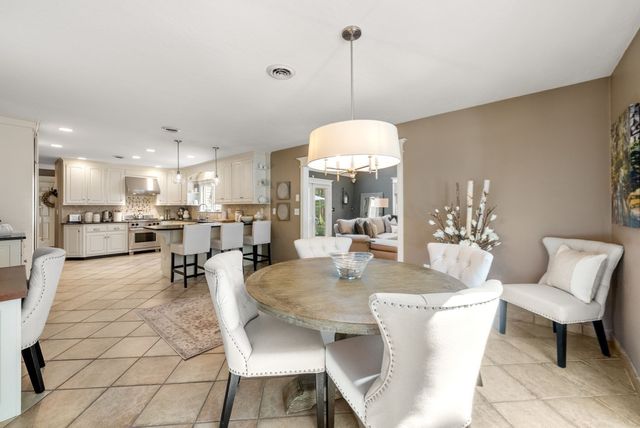 23 Longwood Dr, Hopkinton, MA 01748