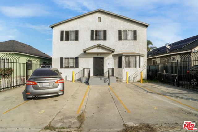 211 E 55th Street, Los Angeles, CA 90011