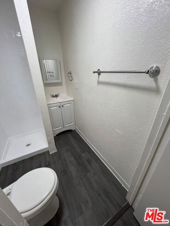 Image 22 of property listing at 211 E 55th Street, Los Angeles, CA 90011