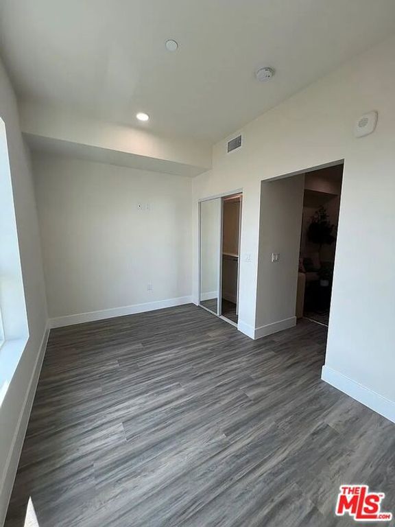 Image 5 of property listing at 211 E 55th Street, Los Angeles, CA 90011