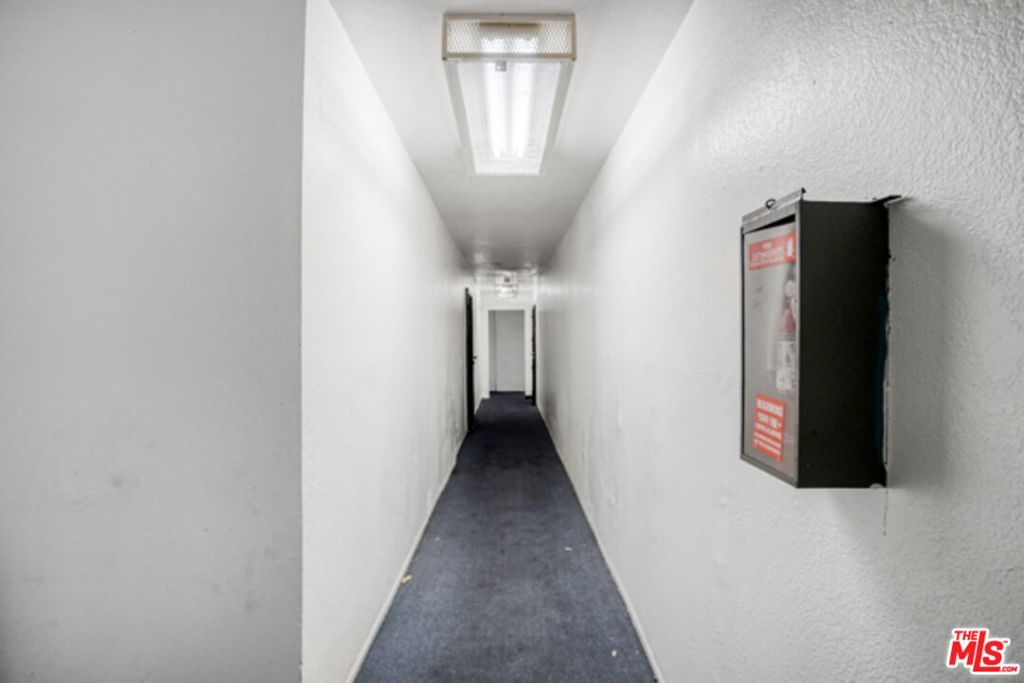 Image 7 of property listing at 211 E 55th Street, Los Angeles, CA 90011