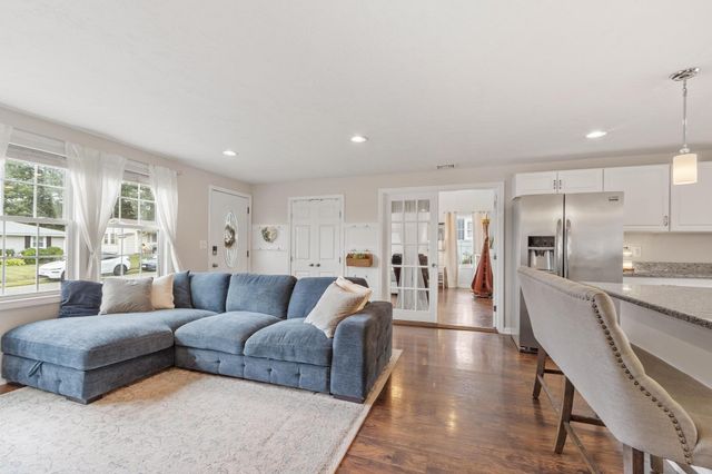 37 Louise Road, Holbrook, MA 02343