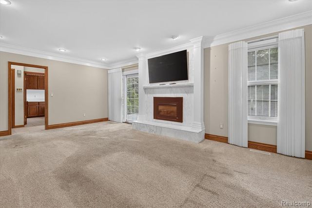 8940 Sarah Lane, Grosse Ile, MI 48138