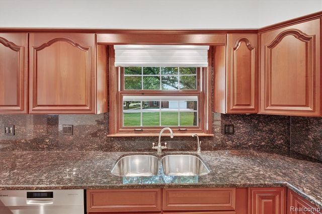 8940 Sarah Lane, Grosse Ile, MI 48138